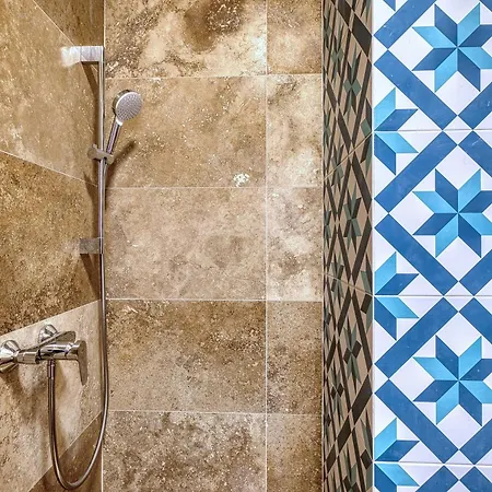 Character House With Courtyard And Indoor Pool Apartman *