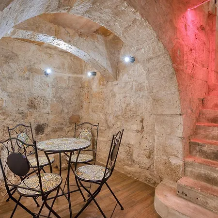 Character House With Courtyard And Indoor Pool Apartman