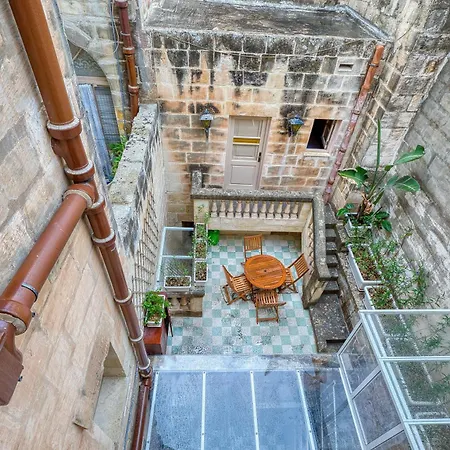 Character House With Courtyard And Indoor Pool Apartman *